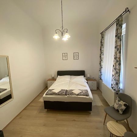 Rad-Var Apartmanhaz Эгер Экстерьер фото