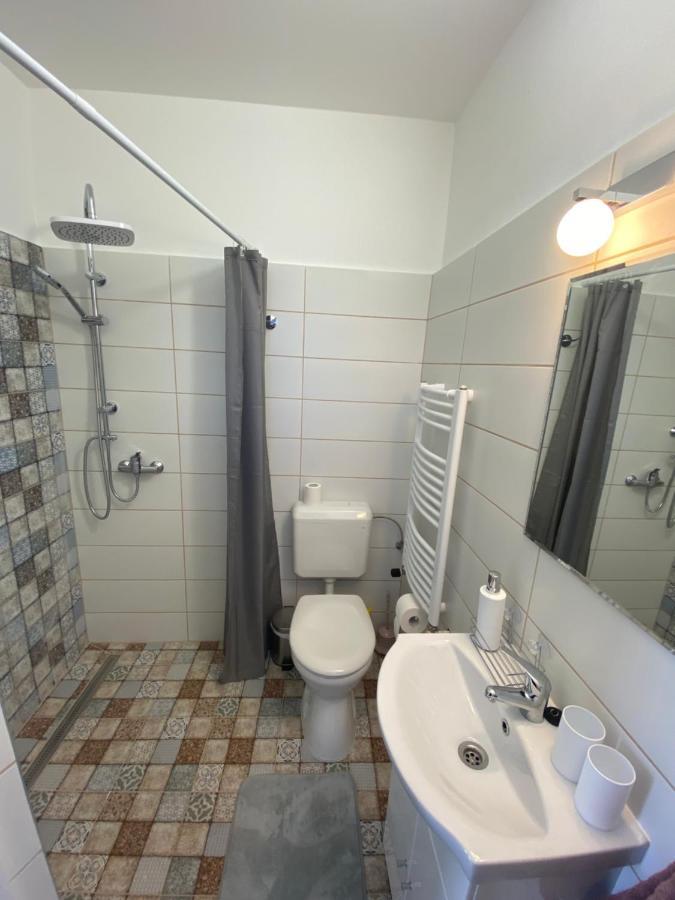 Rad-Var Apartmanhaz Эгер Экстерьер фото