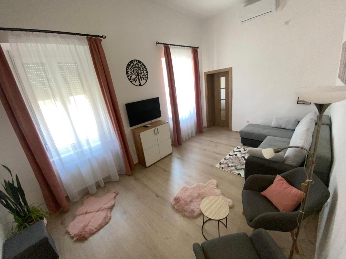 Rad-Var Apartmanhaz Эгер Экстерьер фото