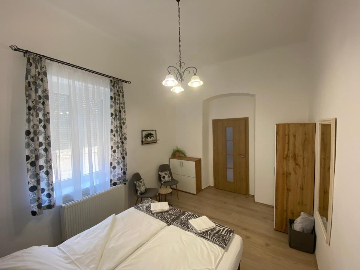 Rad-Var Apartmanhaz Эгер Экстерьер фото