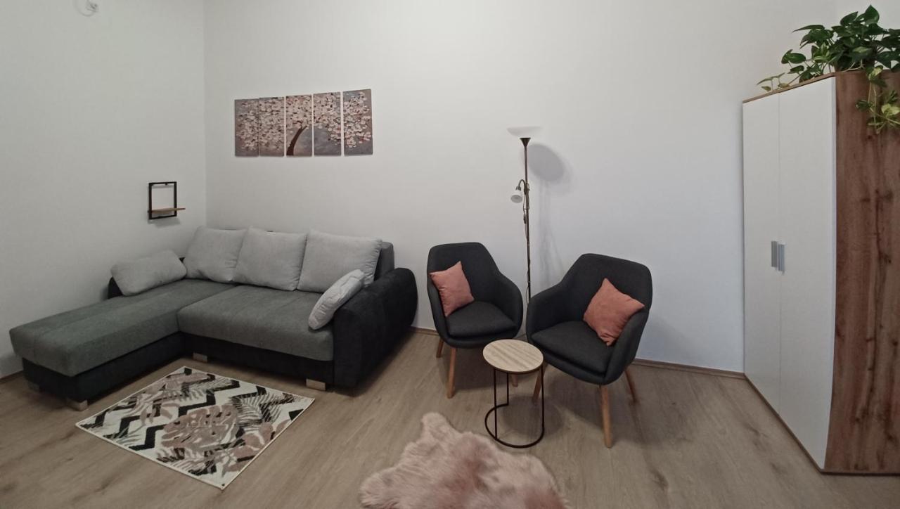 Rad-Var Apartmanhaz Эгер Экстерьер фото