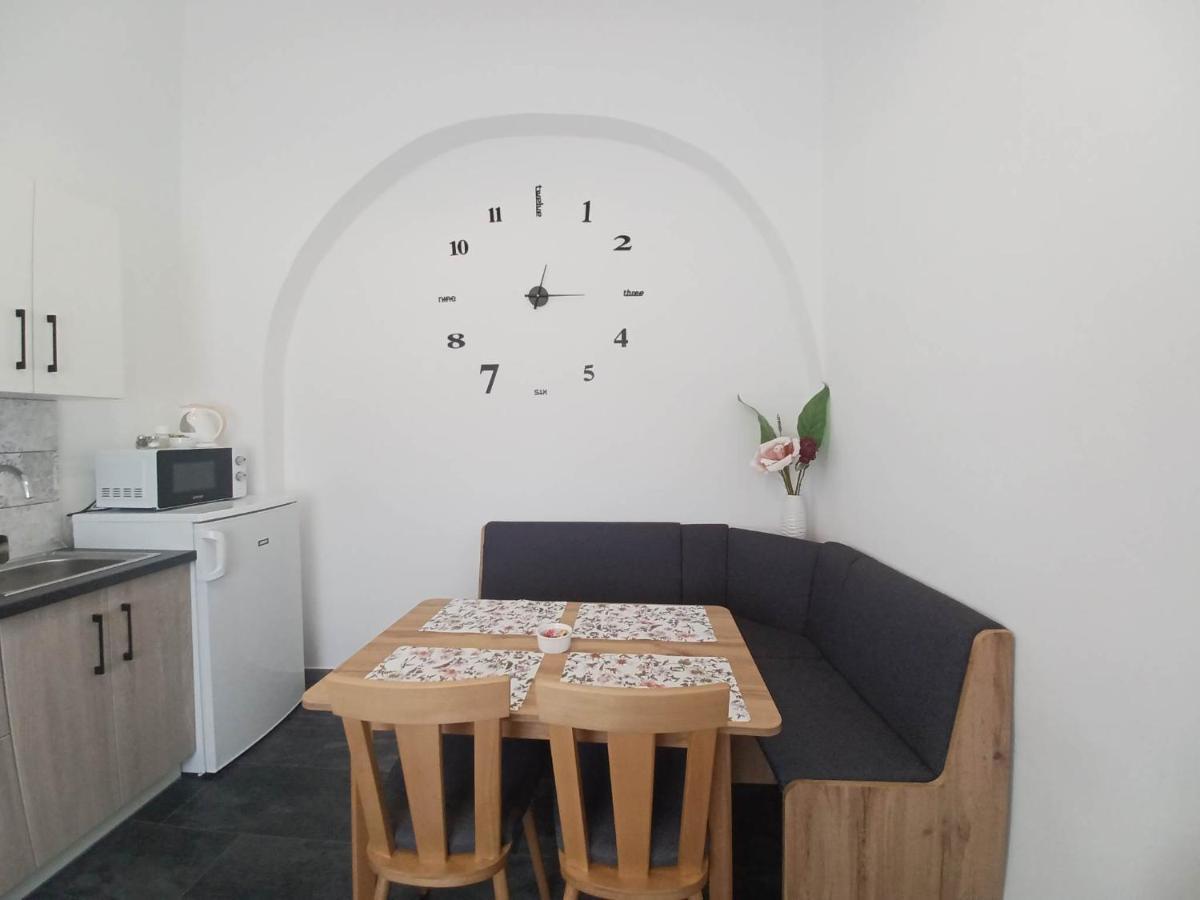 Rad-Var Apartmanhaz Эгер Экстерьер фото