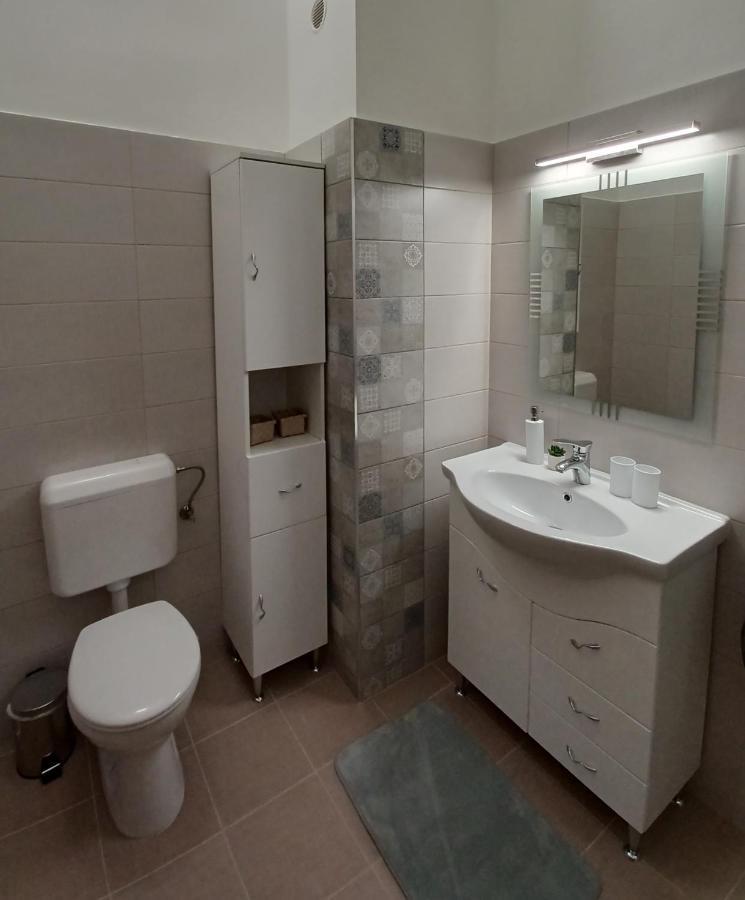 Rad-Var Apartmanhaz Эгер Экстерьер фото