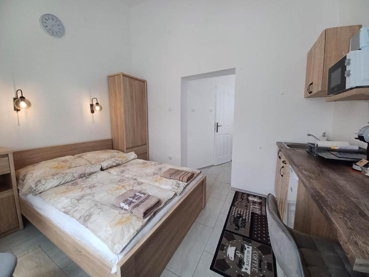 Rad-Var Apartmanhaz Эгер Экстерьер фото