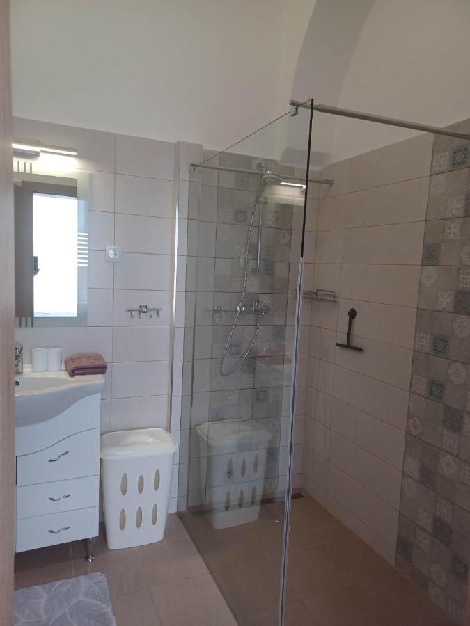 Rad-Var Apartmanhaz Эгер Экстерьер фото