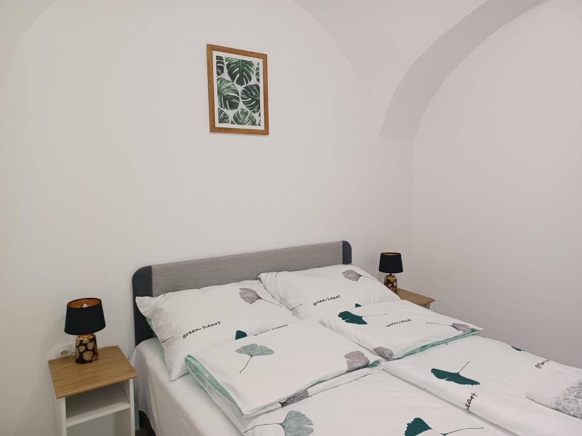 Rad-Var Apartmanhaz Эгер Экстерьер фото