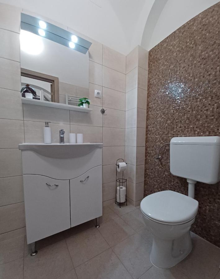 Rad-Var Apartmanhaz Эгер Экстерьер фото